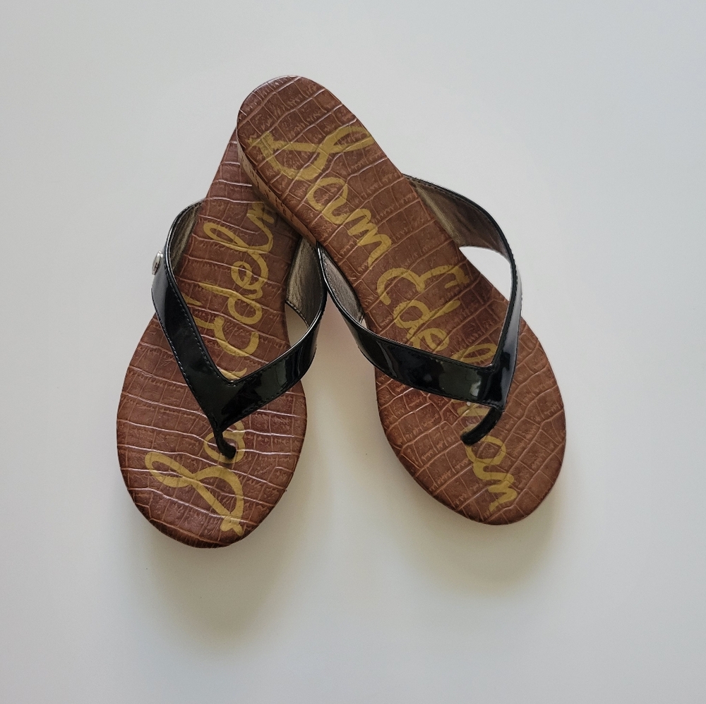 SAM EDELMAN BLACK PATENT LEATHER THONG WEDGE SANDAL